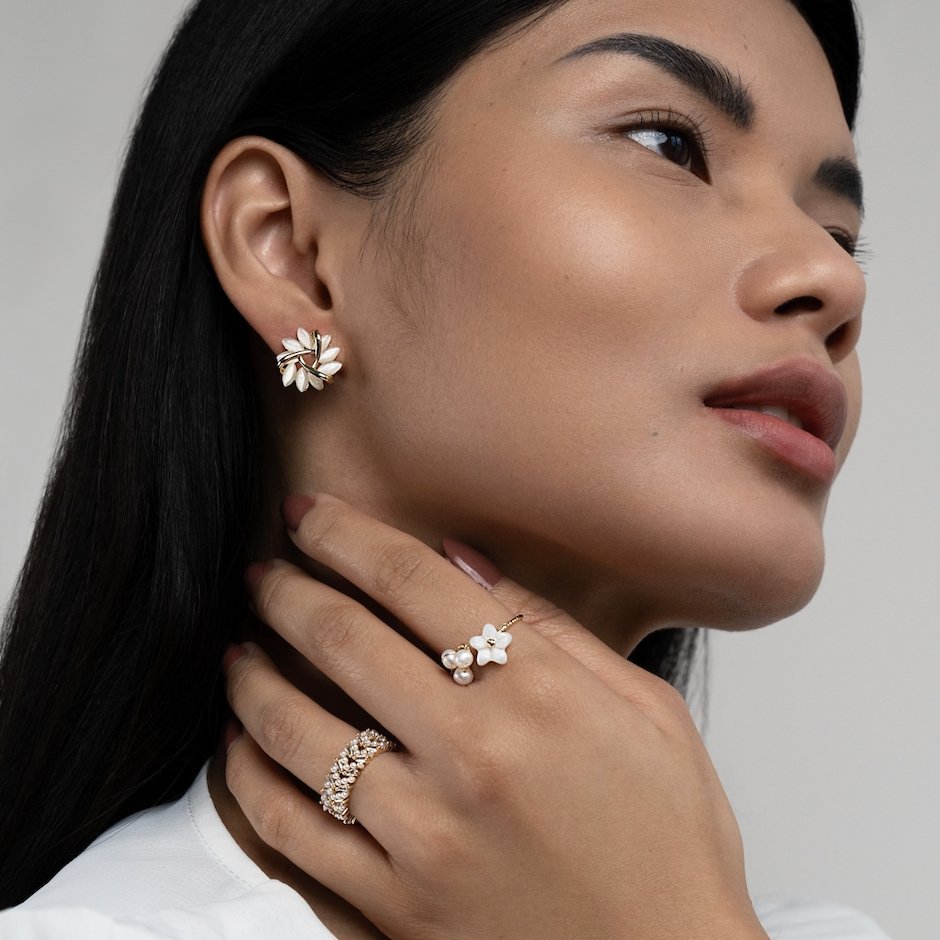 Boucles d'oreilles fleurs opale dorées