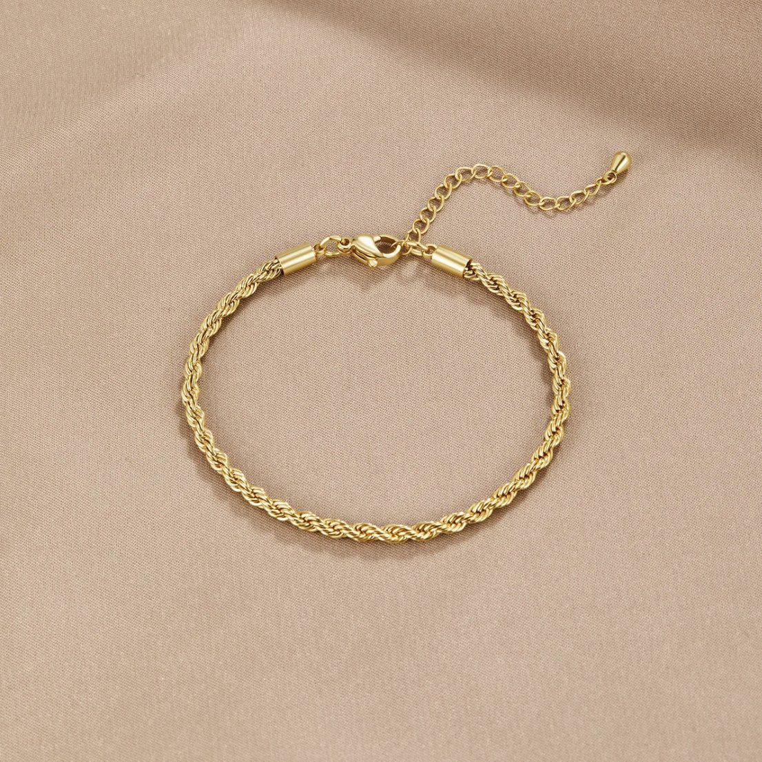 Bracelet doré chic torsadé