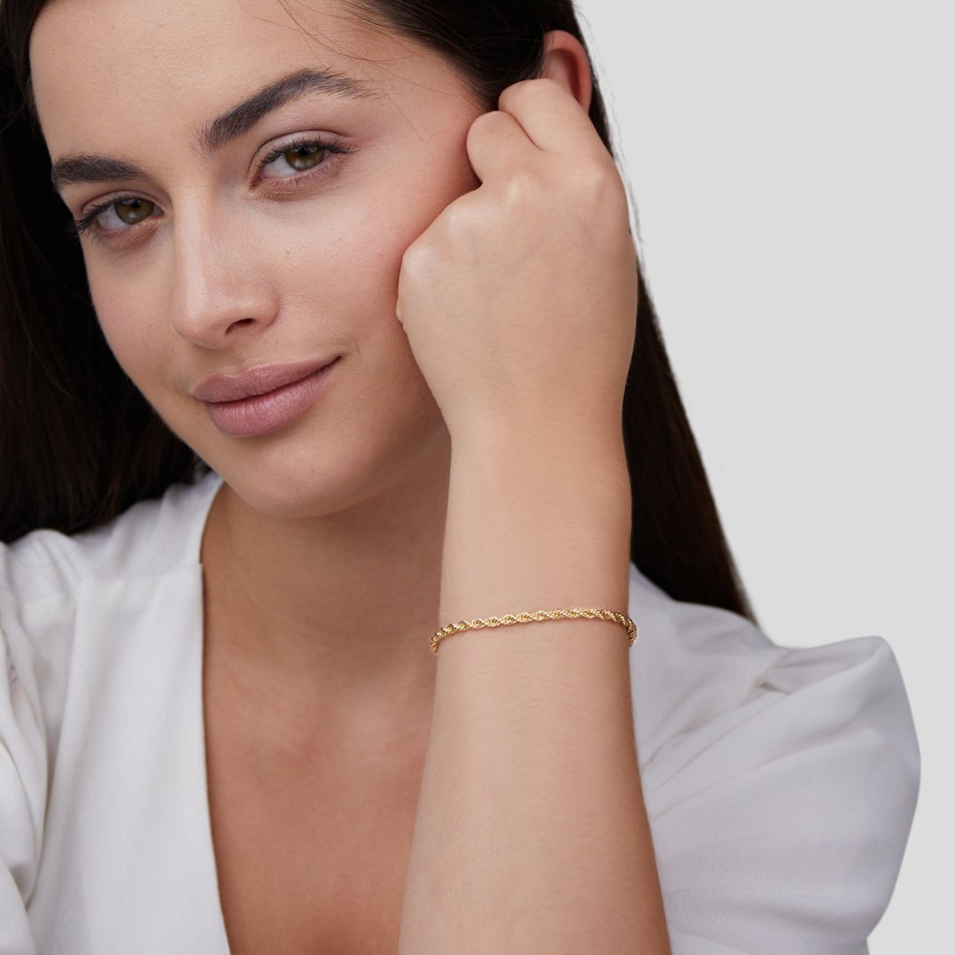 Bracelet doré chic torsadé