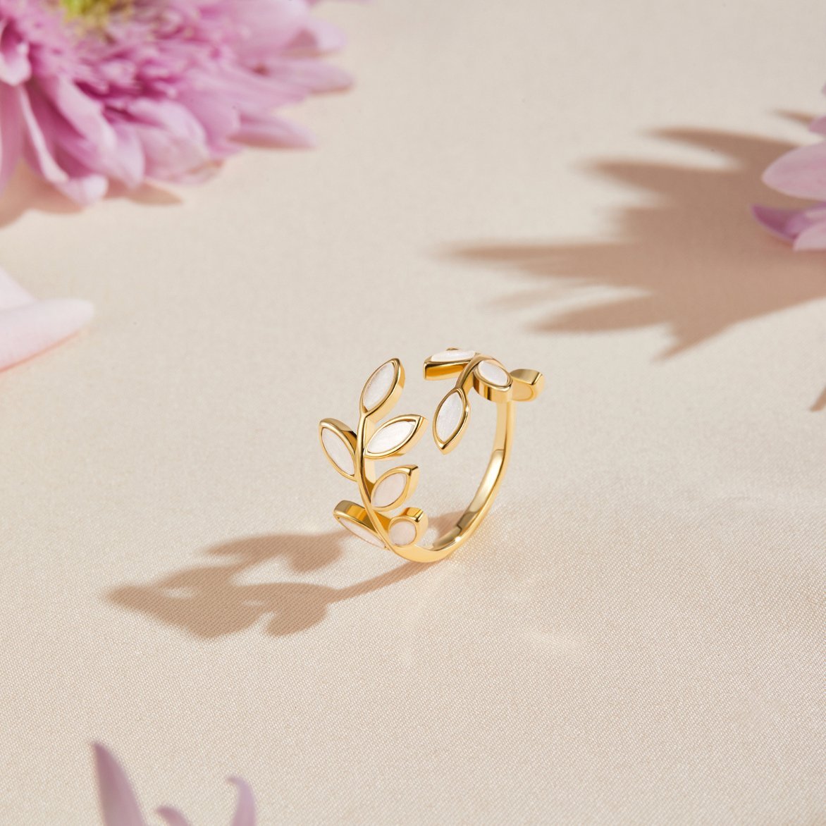 Serene - Bague feuille dorée